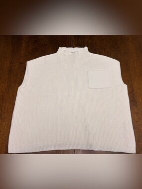 Women’s Cropped Sleeveless Knit Sweater with front pocket